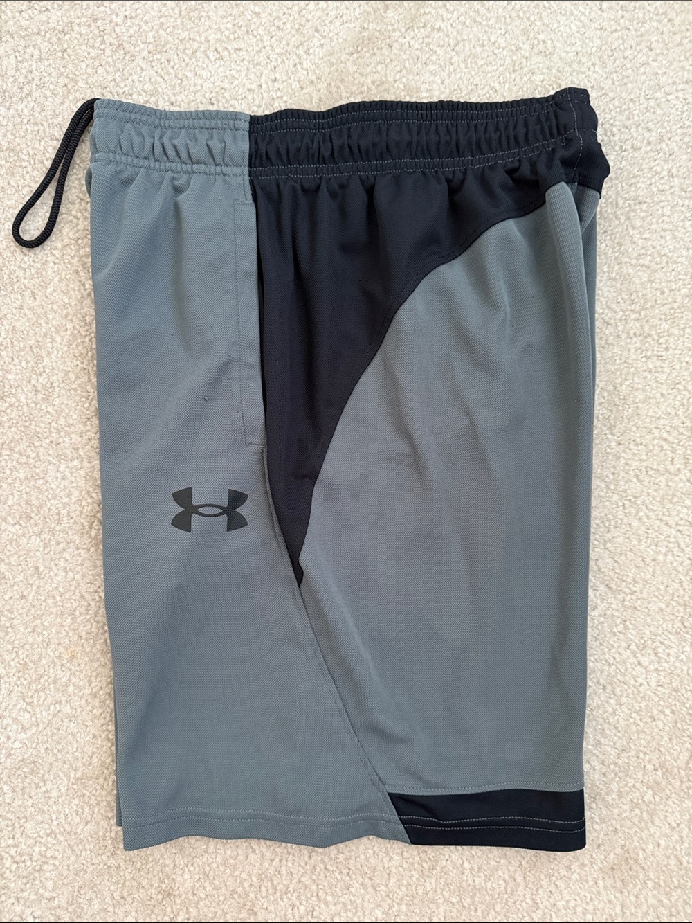 Under Armour Men's Gray and Black Training Shorts small